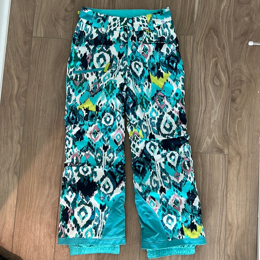 Patagonia child size 10 snow pants in perfect condition